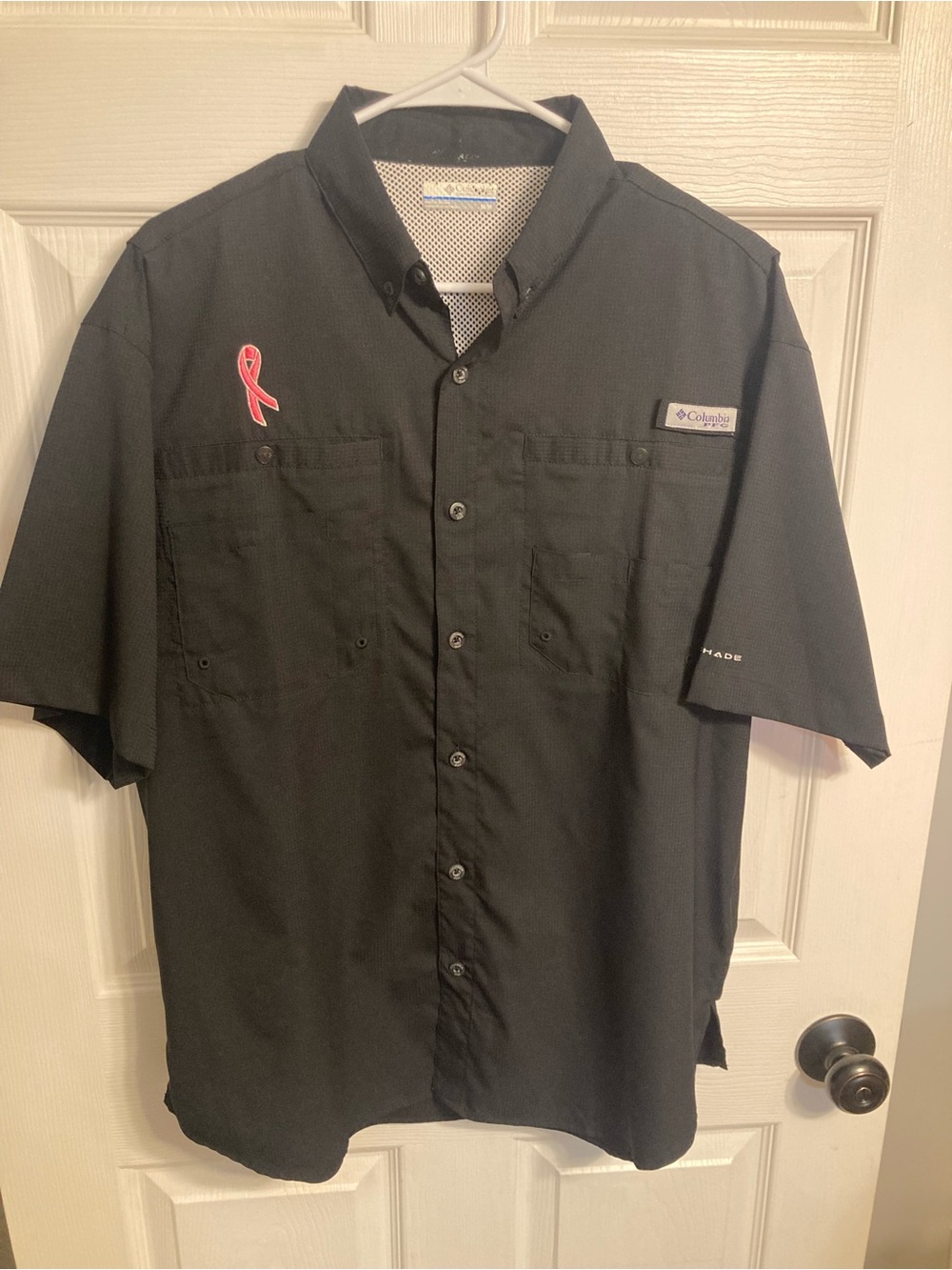 Columbia Men’s Black Short-Sleeve Button-Down Shirt with Pink Ribbon
